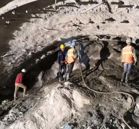 浏阳拱顶带模注浆料的施工流程及注意事项